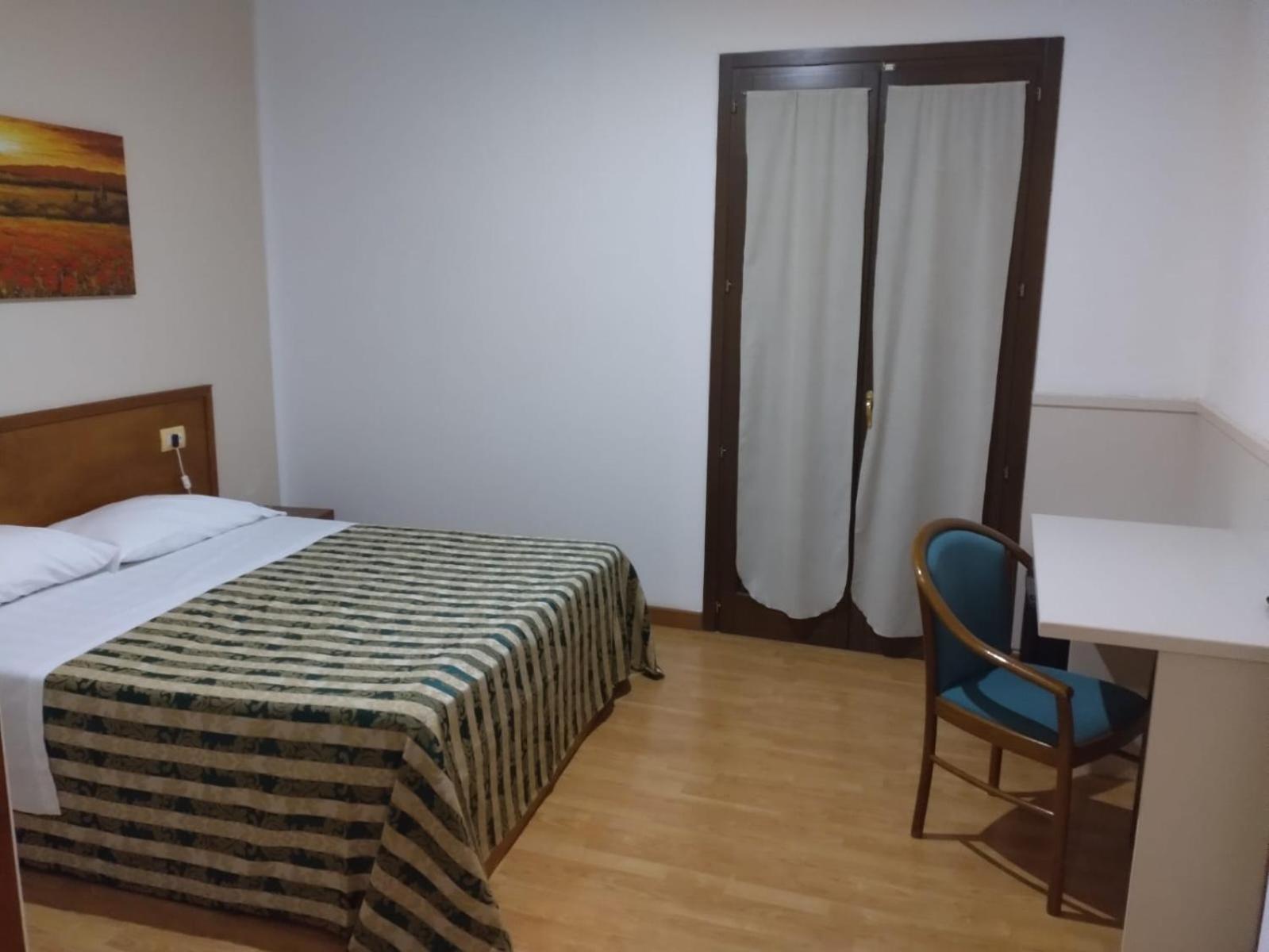 Hotel Nicolaj Поліньяно-а-Маре Екстер'єр фото