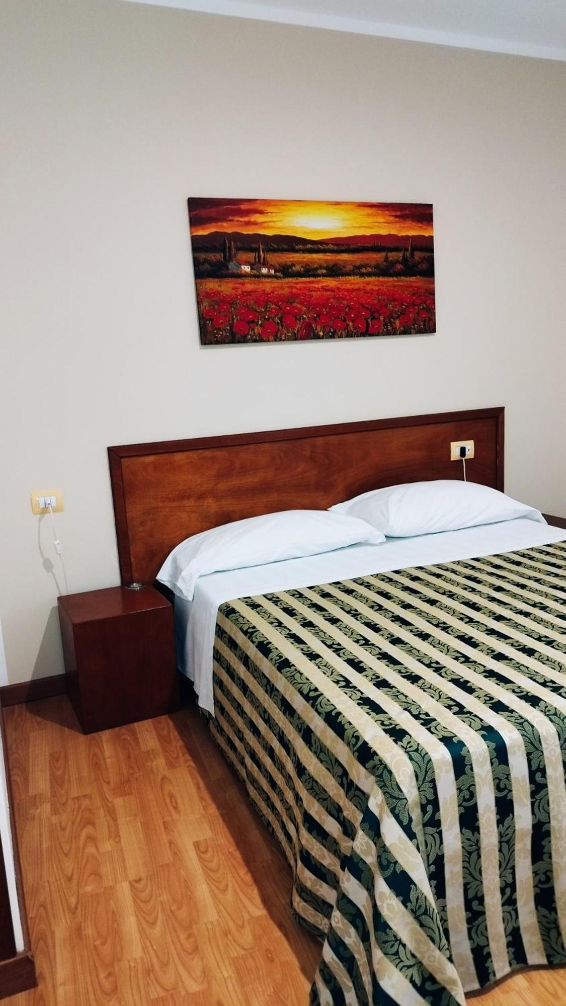 Hotel Nicolaj Поліньяно-а-Маре Екстер'єр фото